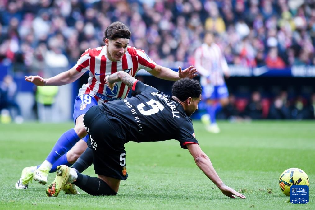 [国内足球]吴曦左侧斜传中路 安德烈-路易斯头球破门